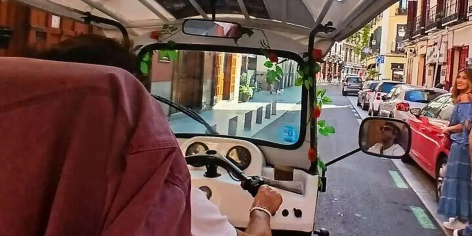 Madrid: Private Tuk-Tuk Sightseeing Tour with Personalized Pickup