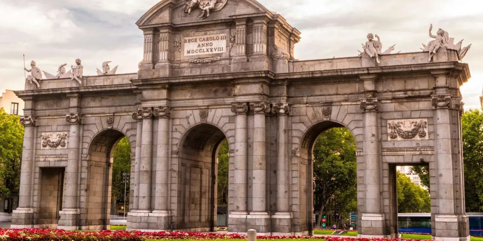 Puerta de Alcalá viewed from the street