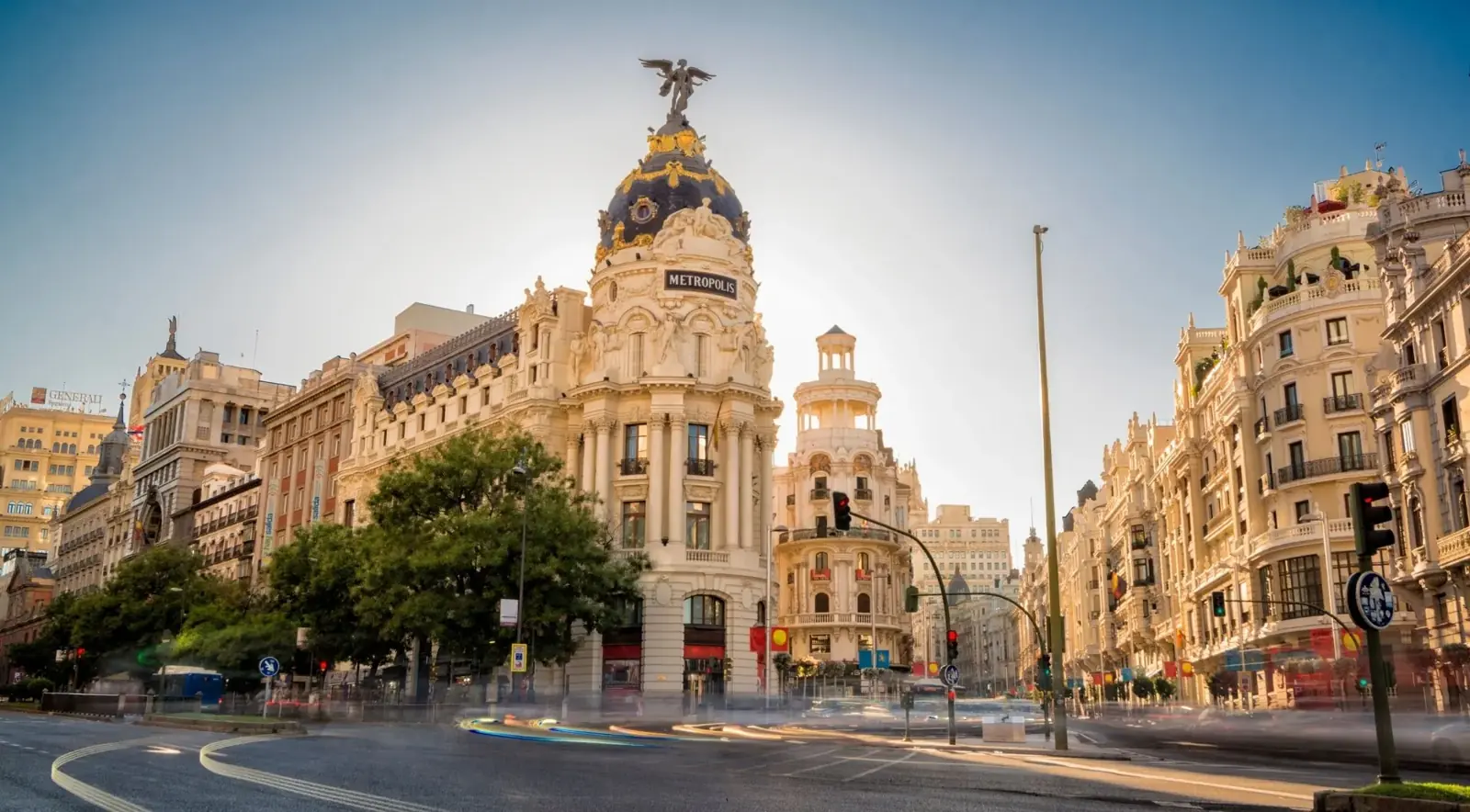 Metropolis building and the broad avenue at Gran Vía